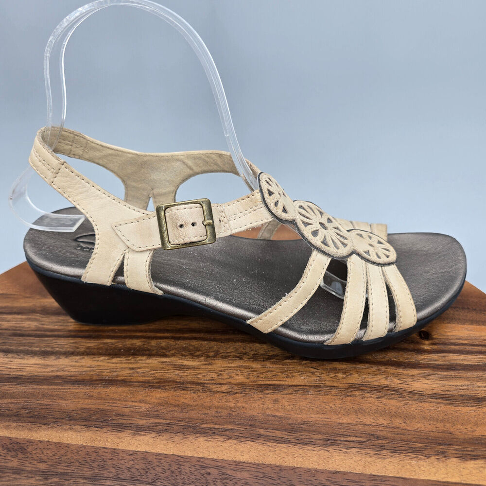 Clarks Bendables Sandals Women's 8.5 M Beige Leather Ankle Strap Heeled Shoes